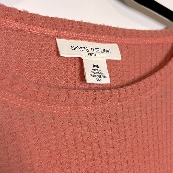 NWOT Skye’s The Limit Coral Long Sleeve High Low Top - Picture 3 of 3